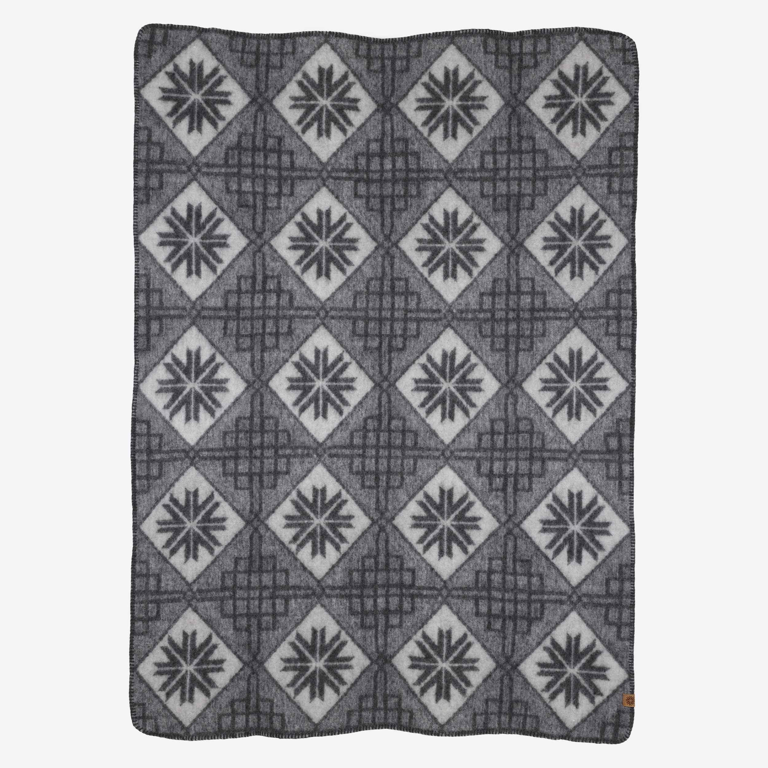 Varmi wool Nordic design blanket