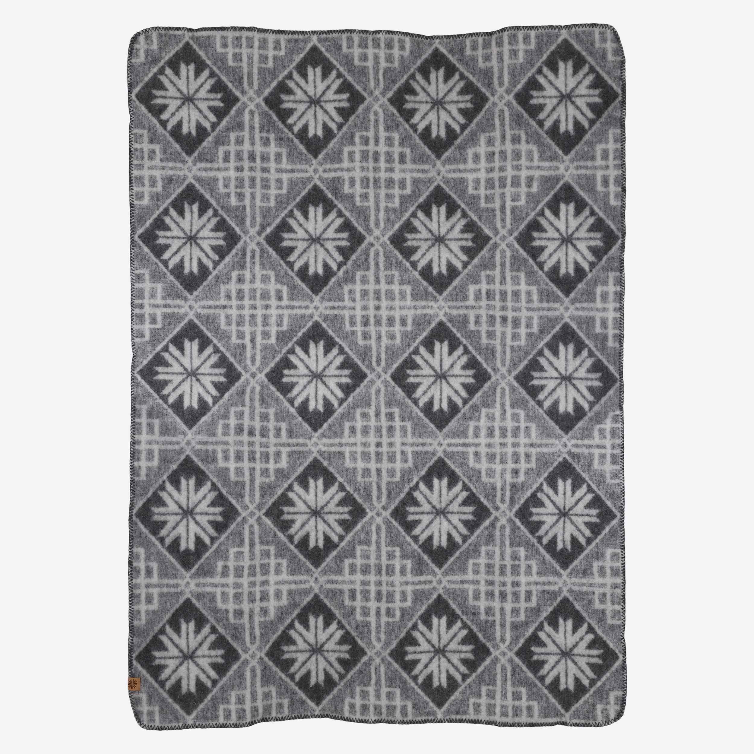 Varmi wool Nordic design blanket